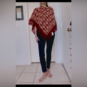 🇲🇽Red and Cream Pattern, crochet Poncho- NWT